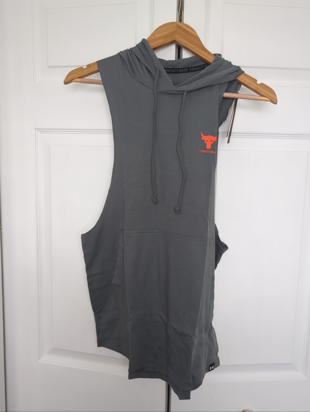 Project Rock Under Armour NWT Men's Sleeveless Payoff Hoodie Small Loose